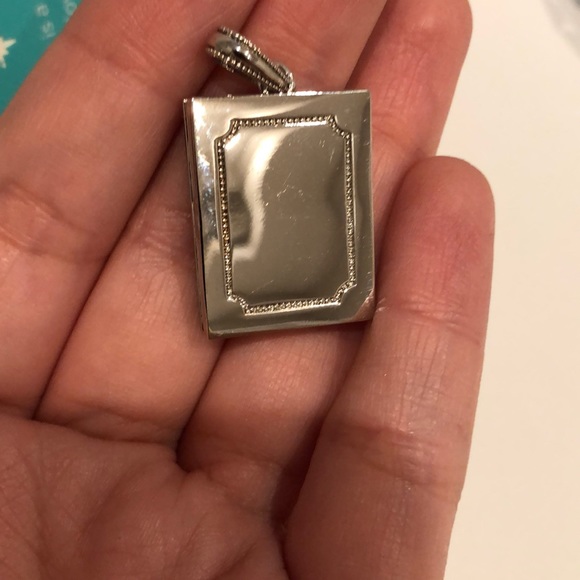 Locket - Picture 3 of 5